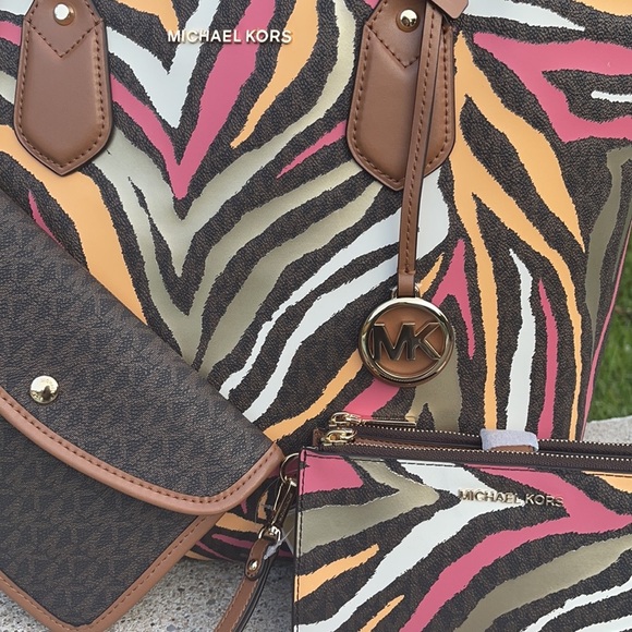 Michael kors purse & wallet set - Picture 5 of 14